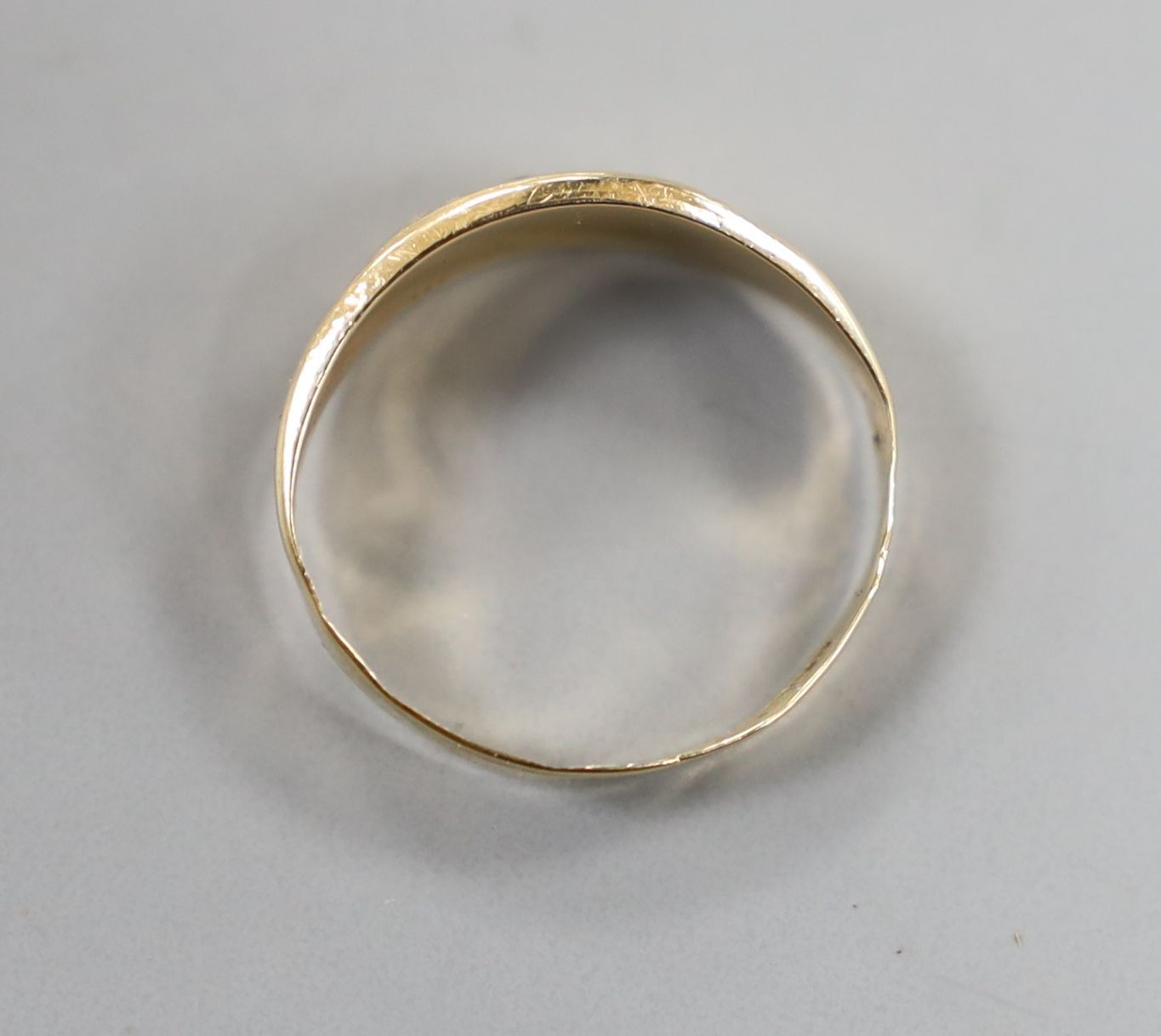 A late Victorian 18ct and three stone gem set ring, size L, gross weight 1.4 grams.